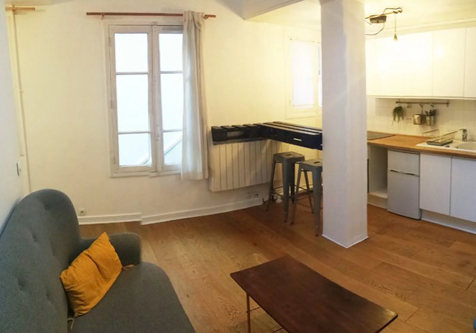 Location studio duplex meubl 22 m (Paris 18)