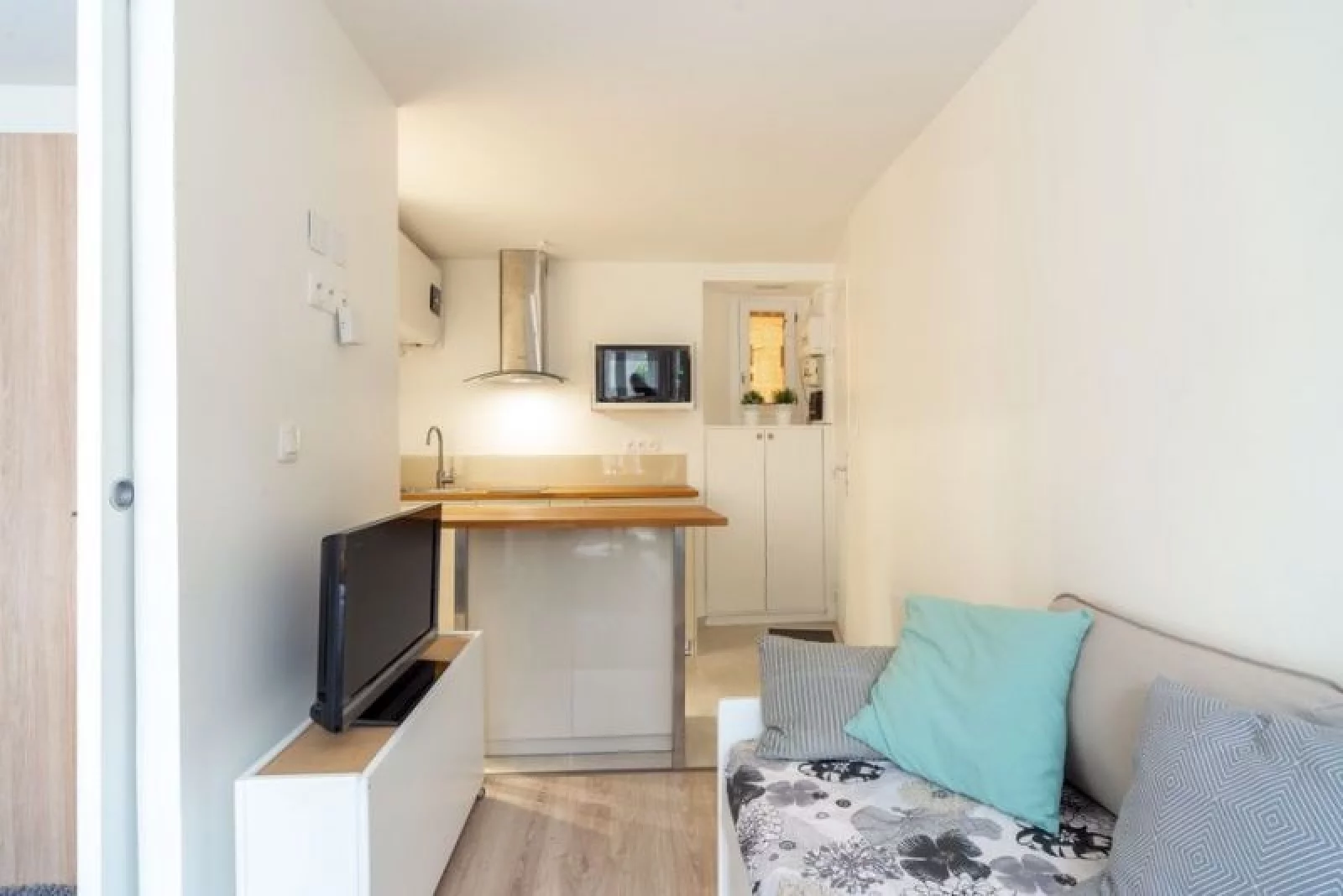 Location appartement meubl 2 pices 24m (Paris 20 - Mnilmontant)