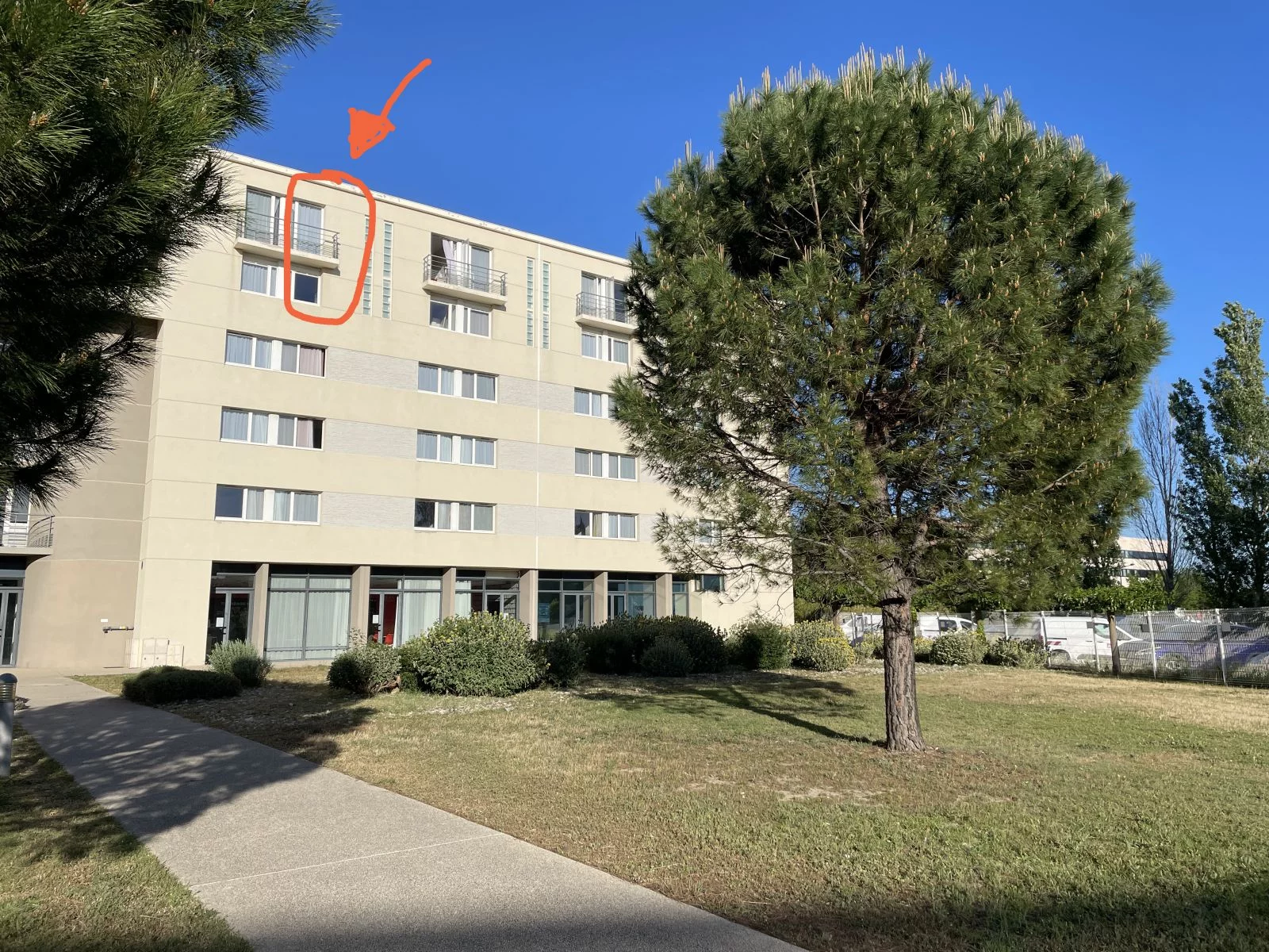 Vente studio meubl� 19m� (Avignon - gare TGV)