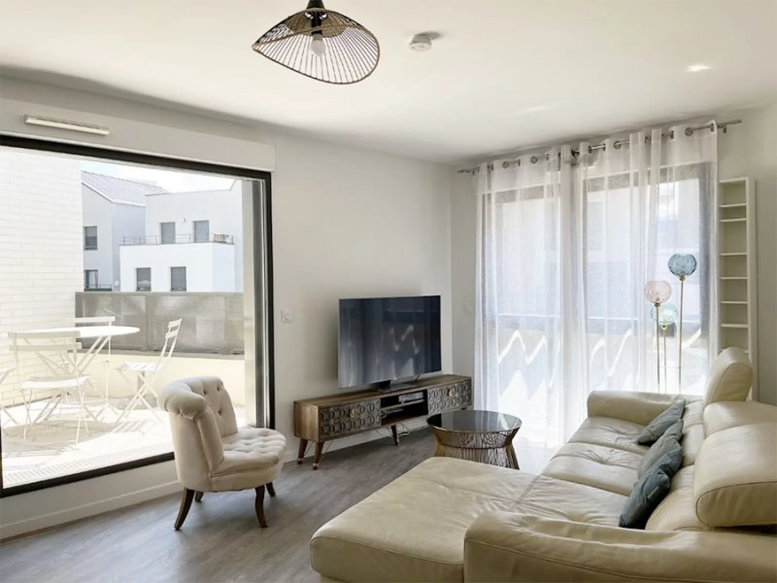 Location appartement triplex meublé 3 pièces 76 m² (Bordeaux - Bassins à flot)