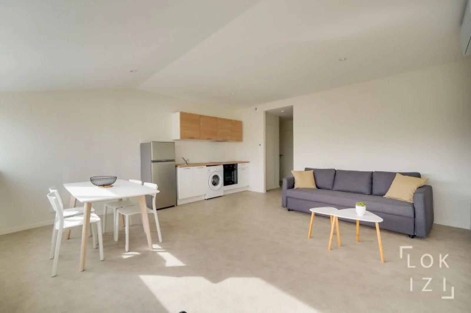 Location appartement meublé 2 pièces 63m² (Bordeaux - St Augustin)