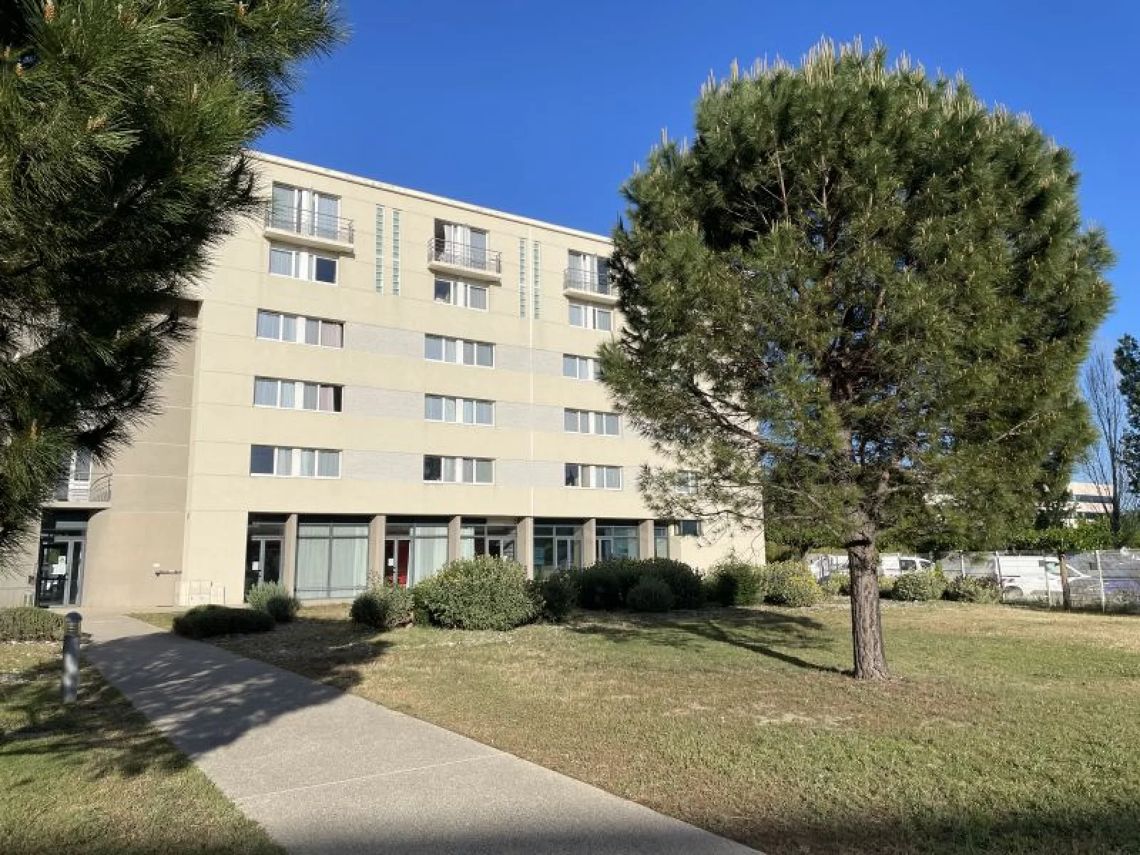 Vente studio meubl 22m (Avignon - gare TGV)