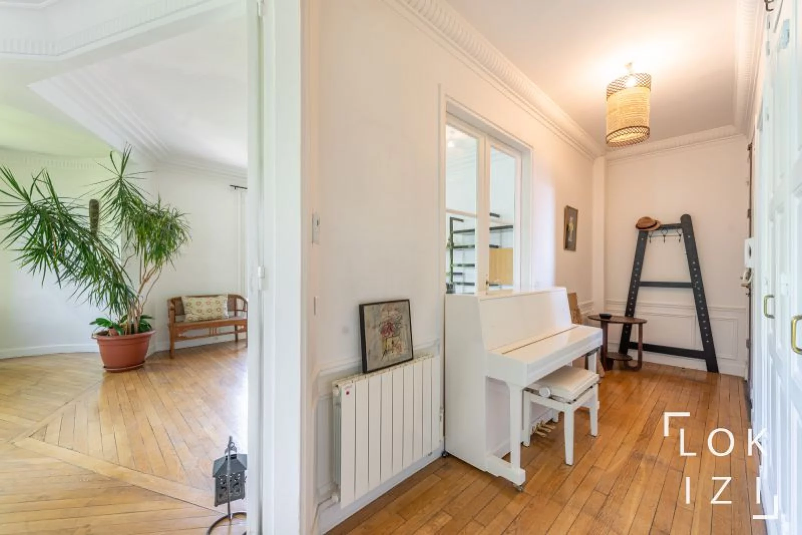 Location appartement meublé 4 pièces 121m² (Paris 18)
