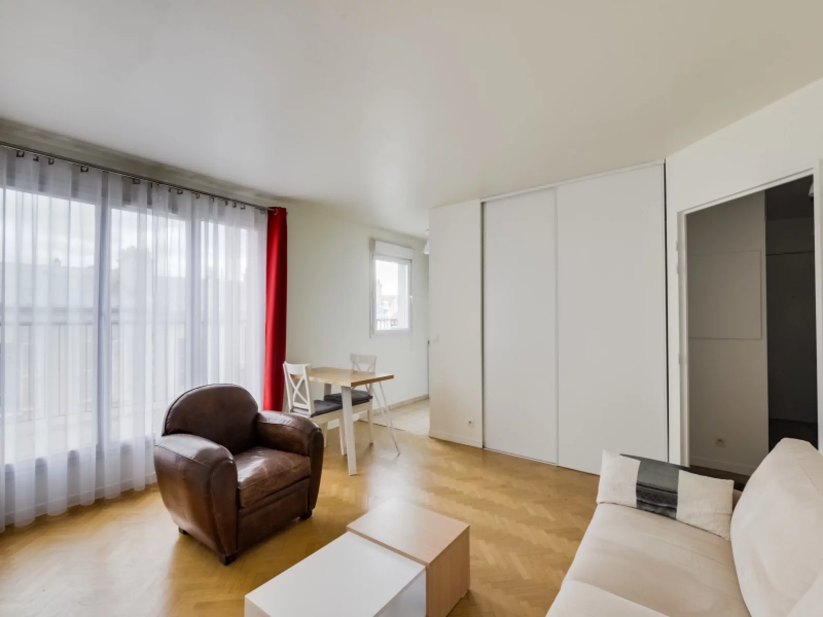Location appartement T2 meubl 45m avec balcon et parking  Aubervilliers (Porte de la Villette)