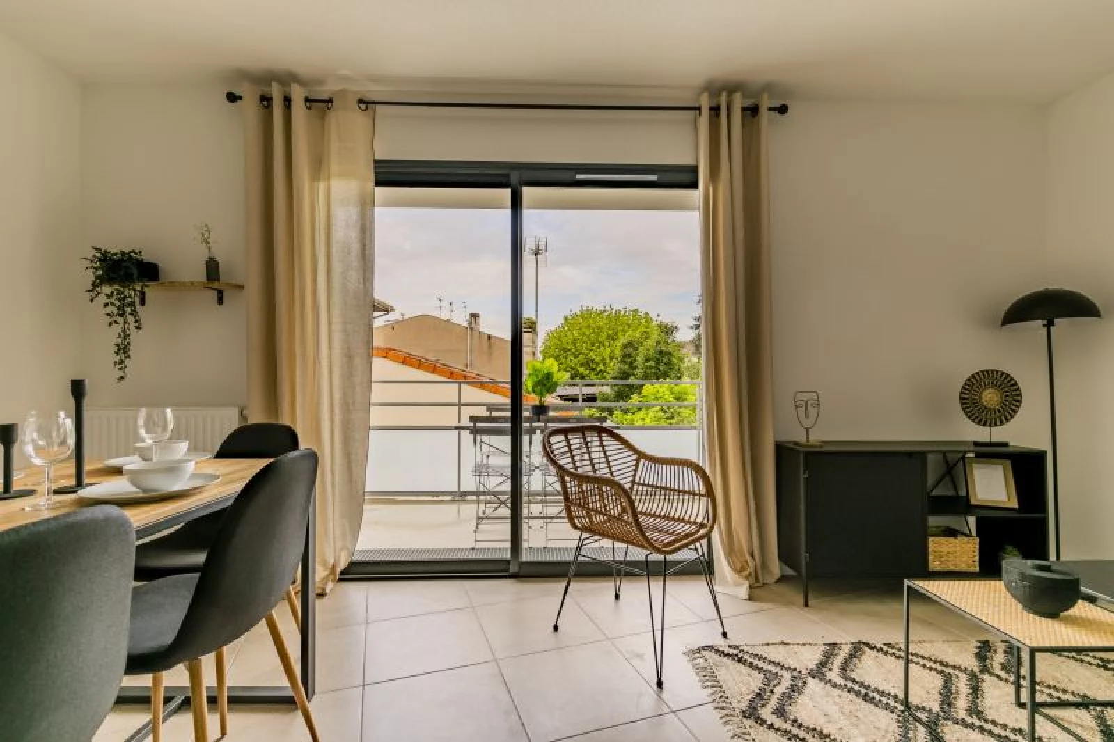 Location appartement meubl 4 pices 84m (Bordeaux / St Augustin) 
