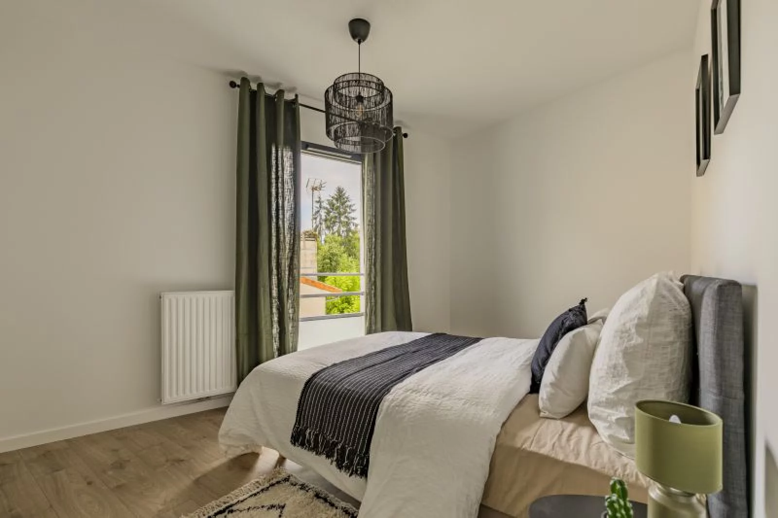 Location appartement meubl 4 pices 84m (Bordeaux / St Augustin) 