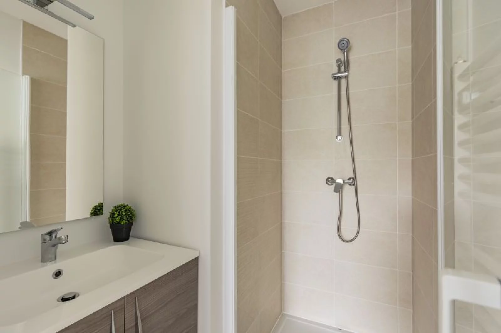 Location appartement meubl 4 pices 84m (Bordeaux / St Augustin) 