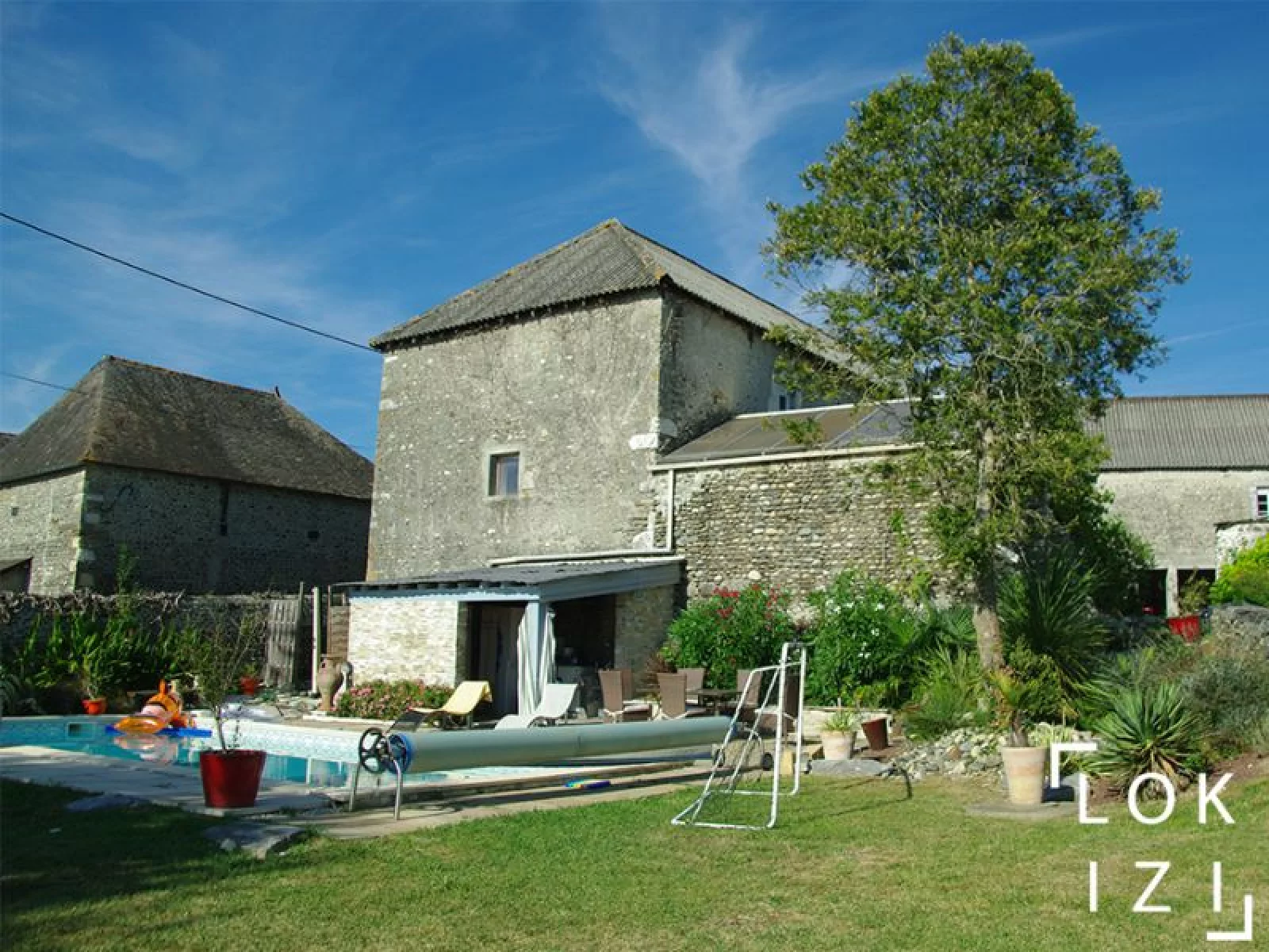 Location maison meublée 235m², 4 chambres, jardin et piscine (Bordes - Pau 64)