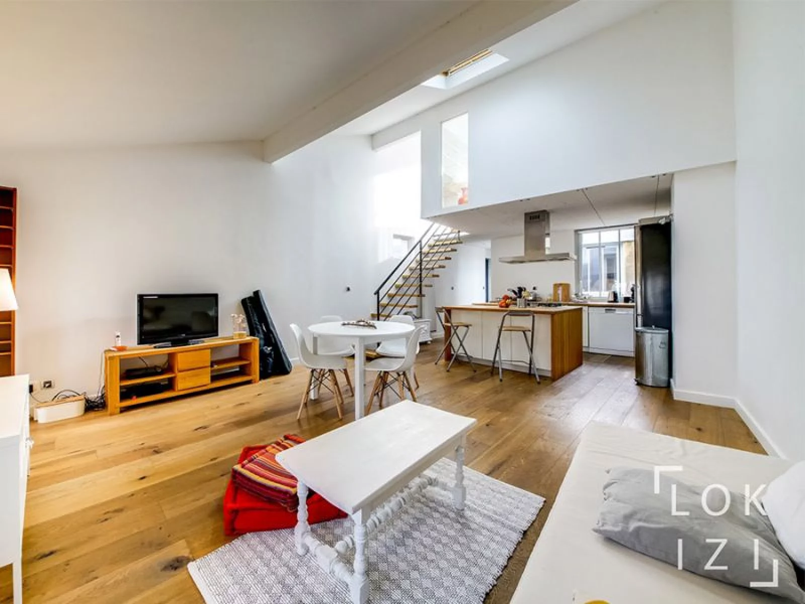 Location appartement duplex meublé 4 pièces 84m² (Bordeaux)