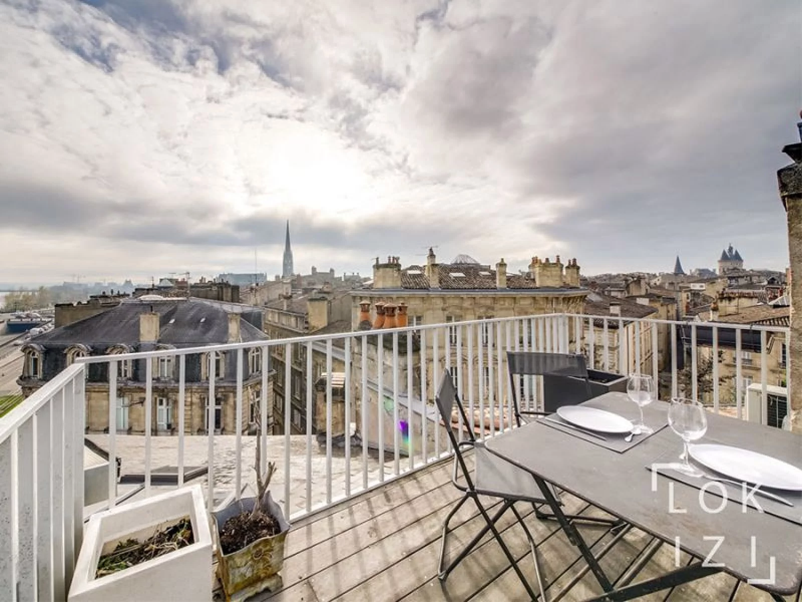 Location appartement duplex meublé 4 pièces 84m² (Bordeaux)