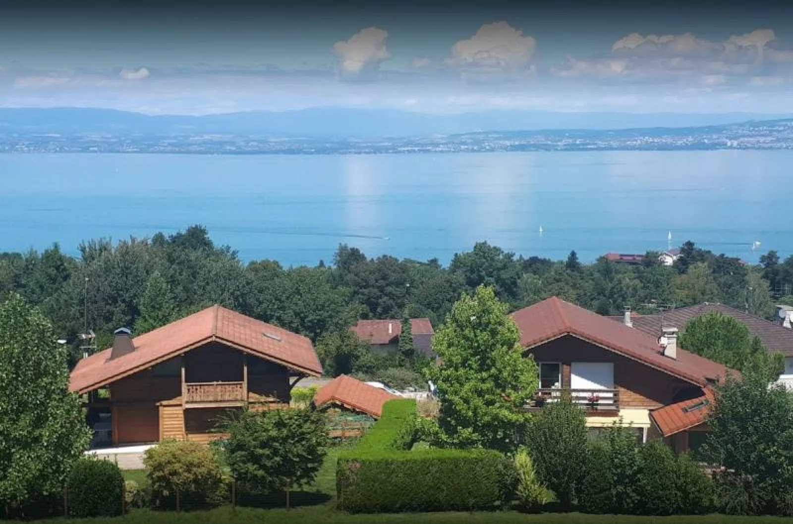 vente chalet meubl de 3 appartements avec vue sur Lac Lman (Evian les Bains)