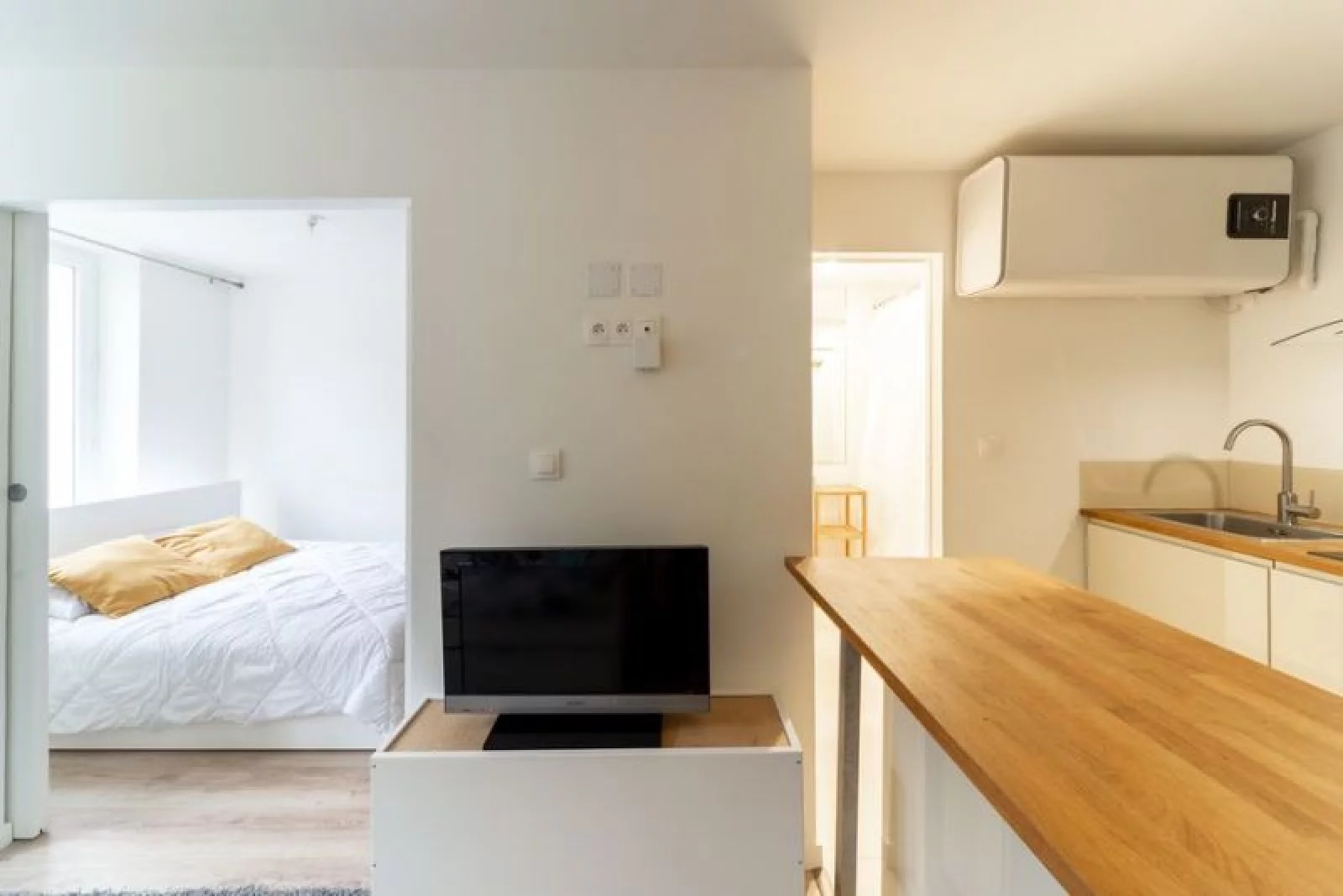 Location appartement meublé 2 pièces 24m² (Paris 20 - Ménilmontant)