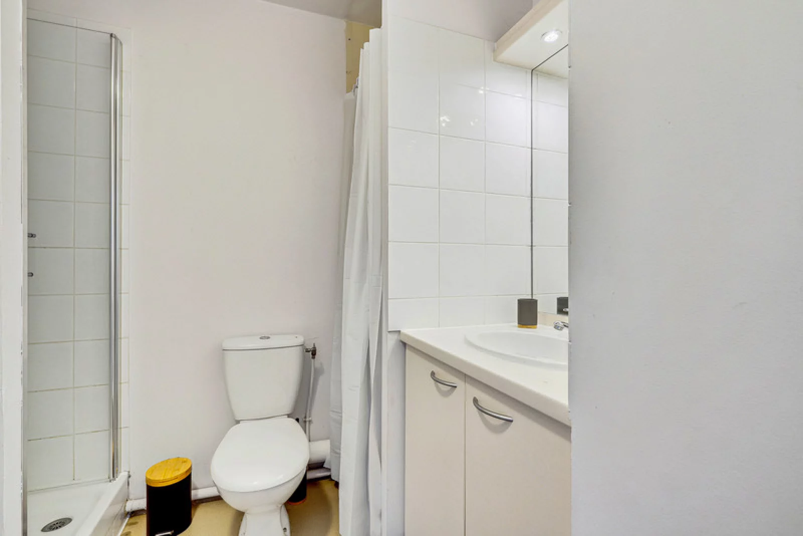 Location studio meubl 20m (Avignon - gare TGV)