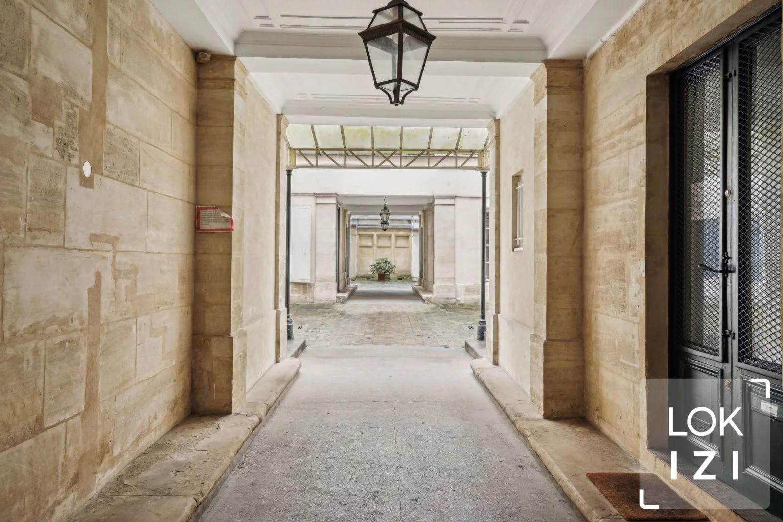 Location studio meubl 18m (Paris 9 / St Lazare)