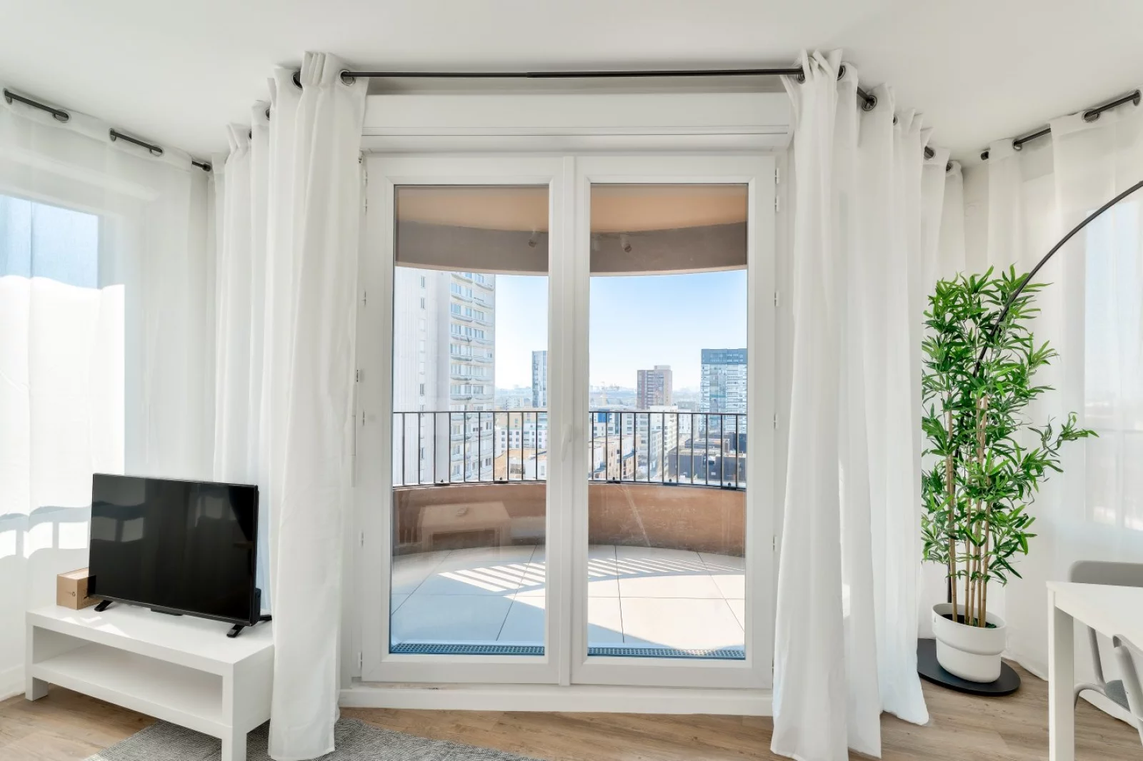 Location appartement T5 meubl 94m (Bobigny) 