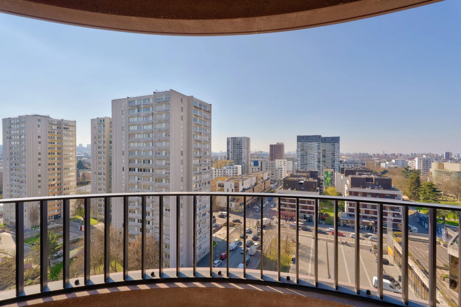 Location appartement T5 meubl 94m (Bobigny) 