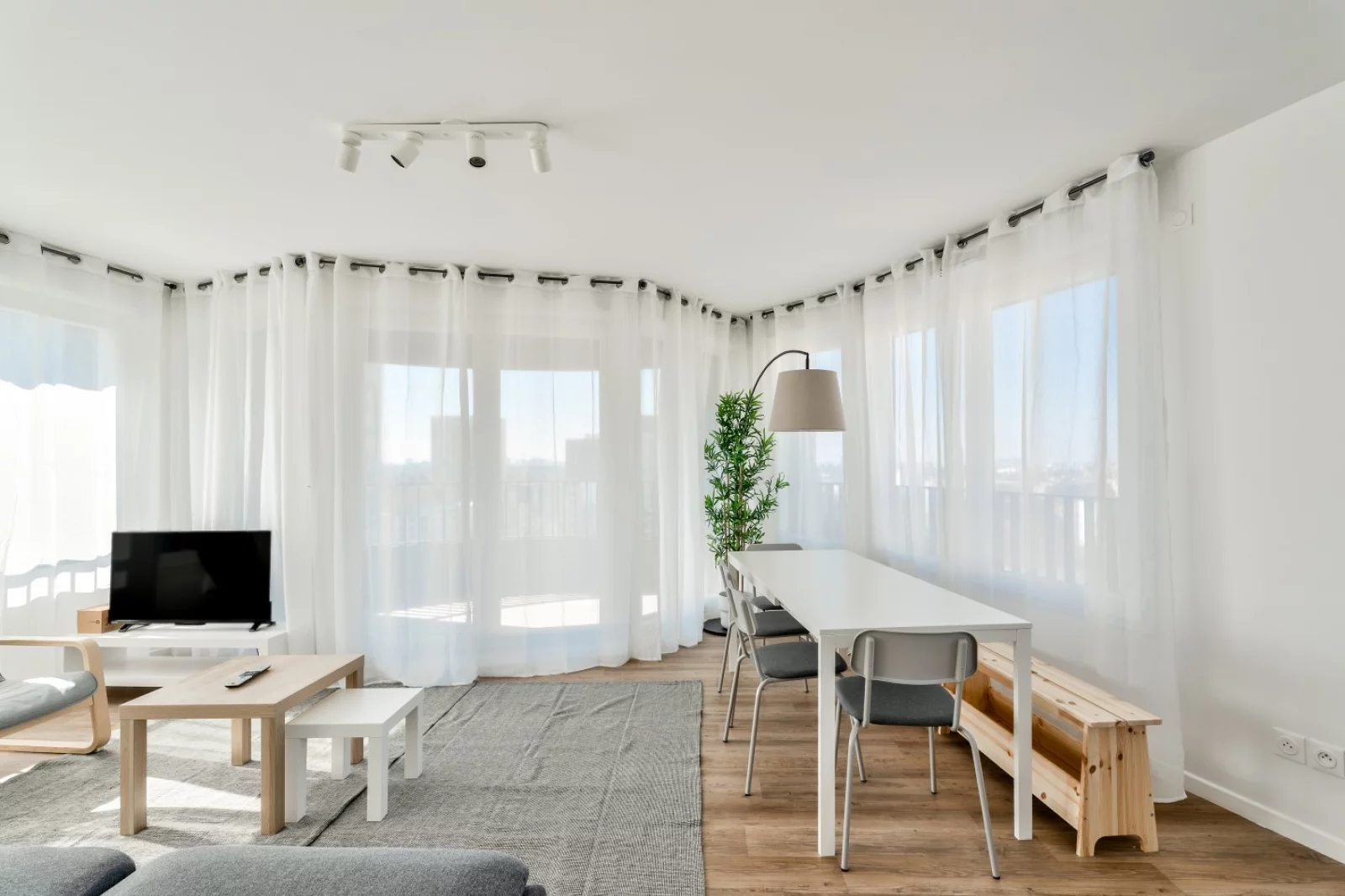 Location appartement T5 meubl 94m (Bobigny) 