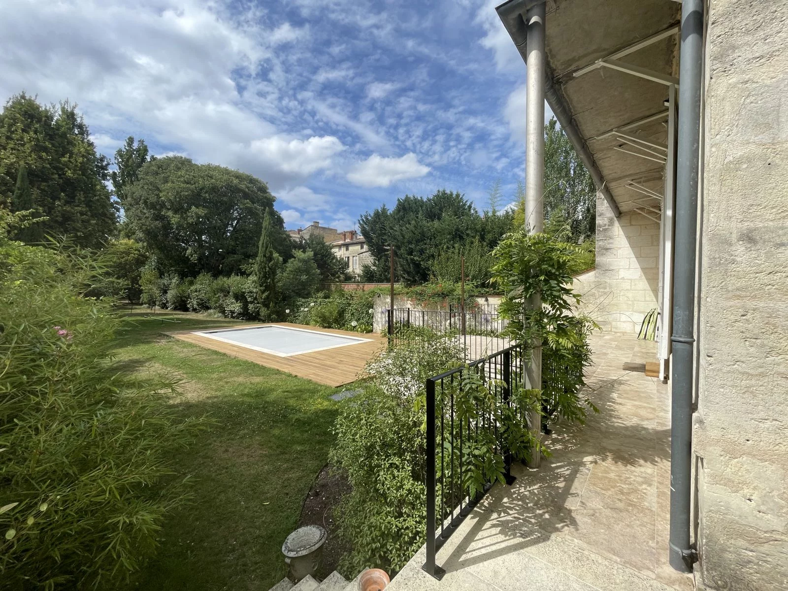 Location appartement meubl 164m 5 pices (Bordeaux centre)